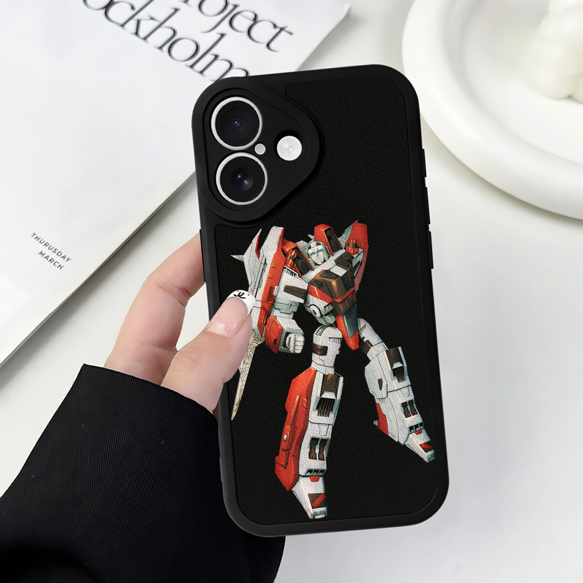 （画像用） Transformers トランスフォーマー 【iPhone 16シリーズ対応】シリコンスマホケース（レザー調） 材質：シリコン